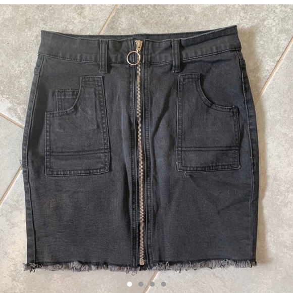 boohoo black denim zip up skirt - Picture 2 of 6